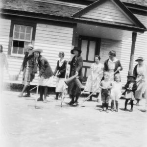 Women's club of Little River working to improve the school grounds, November 19, 1923