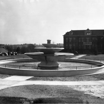 Fountain in front of Diesel Engineering Building