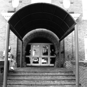 Watauga Hall, entrance