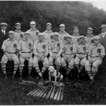 North Carolina College of Agriculture and Mechanic Arts baseball team with mascot, Togo