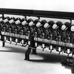 Yarn spinning on a textile machine