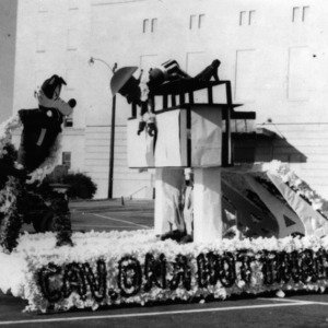 Homecoming parade, Alpha Phi Omega float, 1966