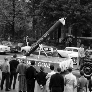Homecoming parade float, 1958
