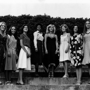Homecoming queen contestants, 1977