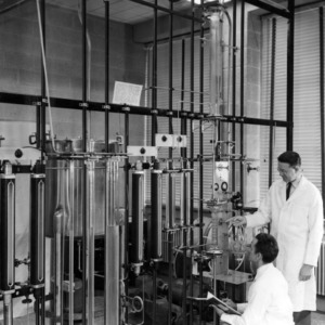 John Park and other using equipment for the study of Liquid-Liquid Extraction