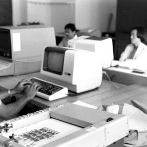 Tony Mitchell and others in Electrical Engineering computer lab