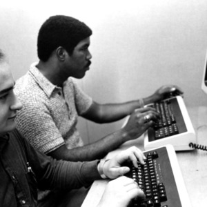 Tony Mitchell and other in Electrical Engineering computer lab
