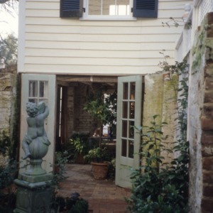Lanai with courtyard, Green-Parker-Tarwater House, Warrenton, Warren County, North Carolina