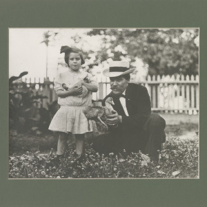 Young Mary Yarbrough and her father Louis T. Yarbrough with cat and duckling