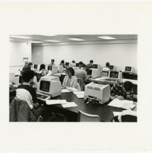 Students at Leazar Computer Center