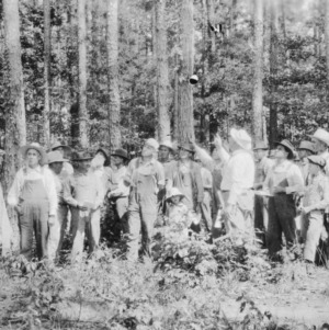 R. W. Graeber demonstrating timber estimation to Stanly farmers