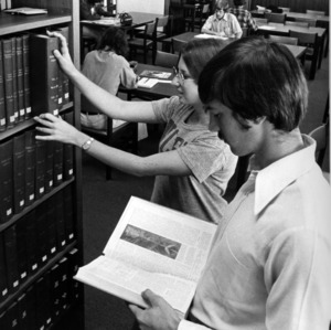 Pulp and paper students in Natural Resources Library