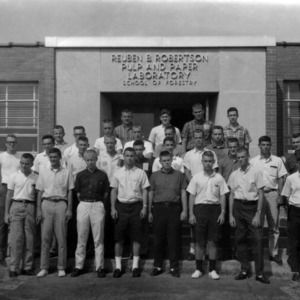 Freshman Students in front of Reuben B. Robertson Pulp and Paper Laboratory