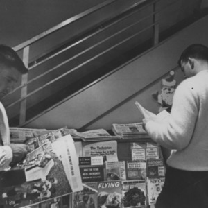 Students read newspapers