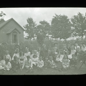 Group photo with well-dressed children, circa 1910