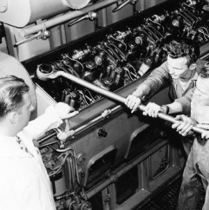 W.H. Kite Jr., Francis R. Floyd, George K. Hanner Tightening Cylinder Head on General Motors 12-567 Diesel Engine