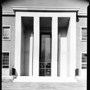 Entrance to new D. H. Hill Jr. Library, January 1954
