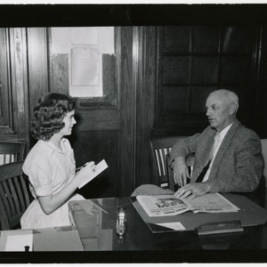 4-H'er Doris Phillips talking with newspaper editor