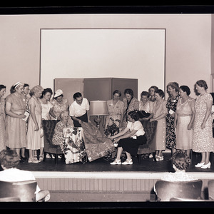 Van Landingham Demonstrates Interior Decoration