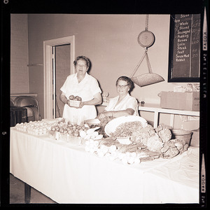 Home Demonstration Club Women at Cumberland County Curb Market, 06 June, 1962